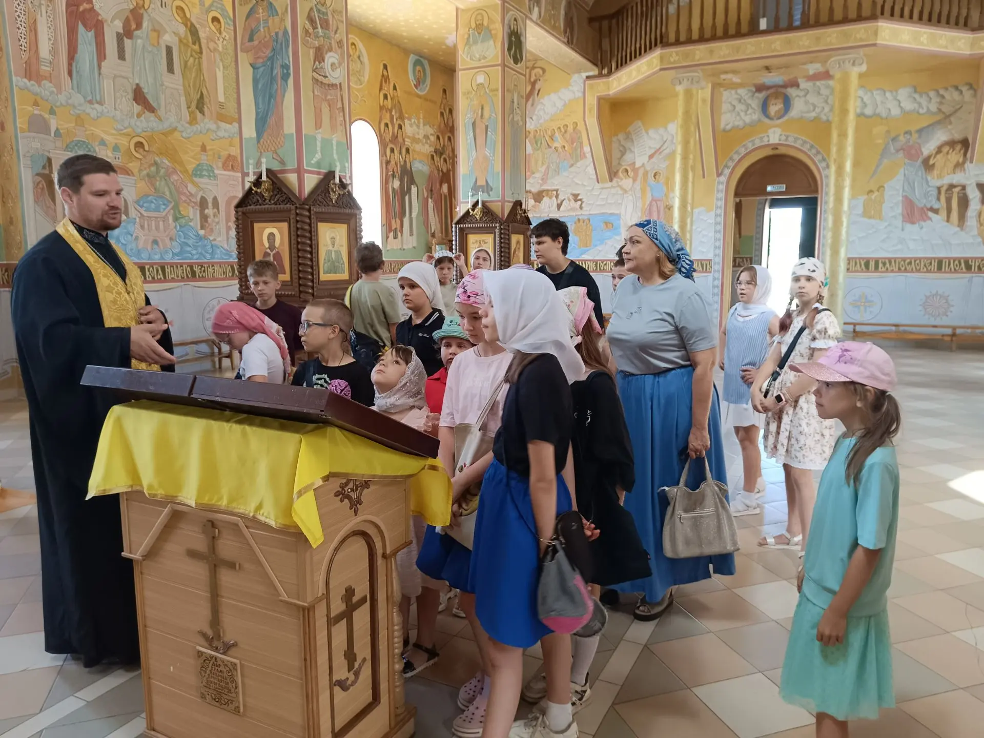Встреча в храме
🤗😘Сегодня, 16 июля, в предпоследний день в нашей "Улыбке" было столько событий!☀️�