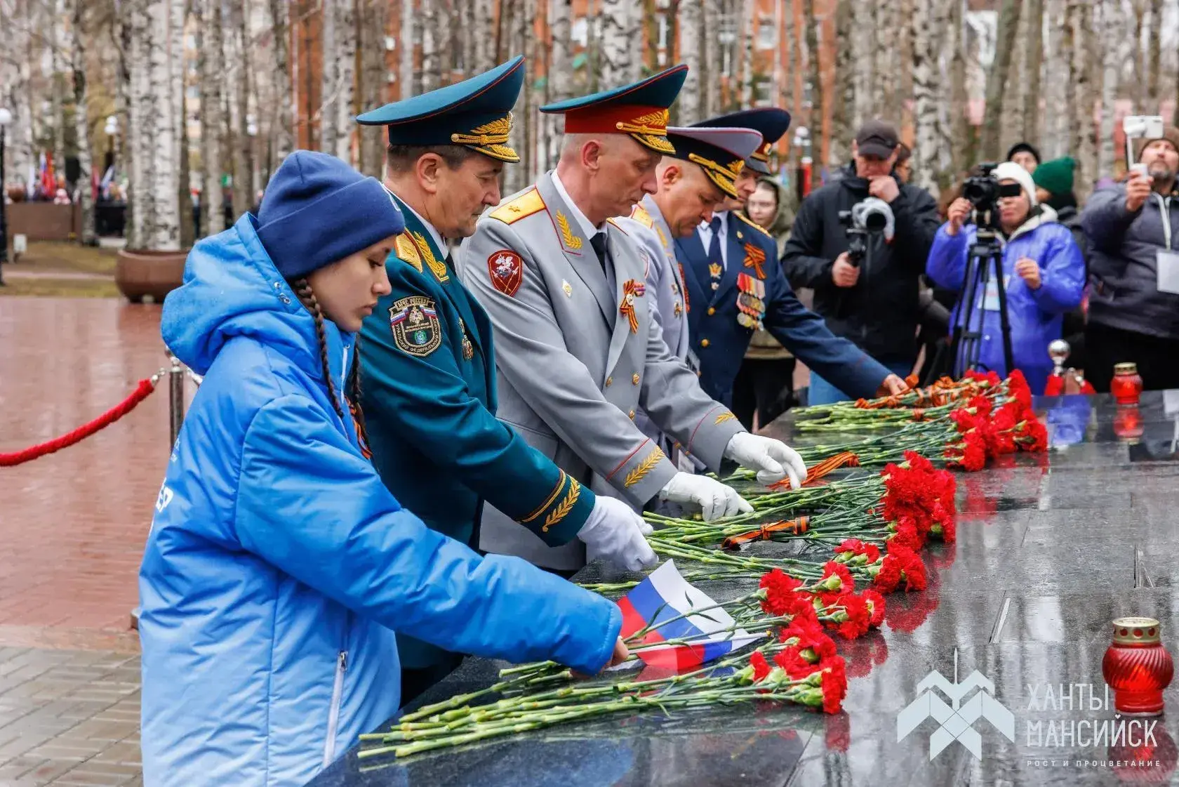 На минувших выходных Ханты-Мансийск отметил великий праздник – День Победы 🎗️  🕊️ Несмотря на каприз