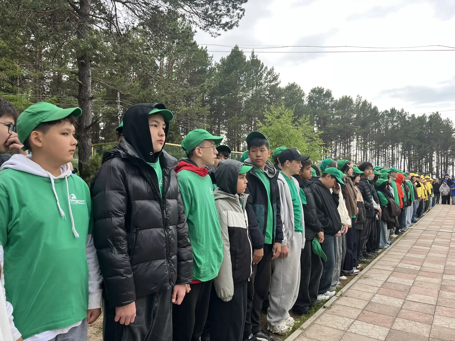 ДЕНЬ РОССИИ 🇷🇺

Сегодня праздник у всей страны, а в нашем лагере это еще один повод собраться всем