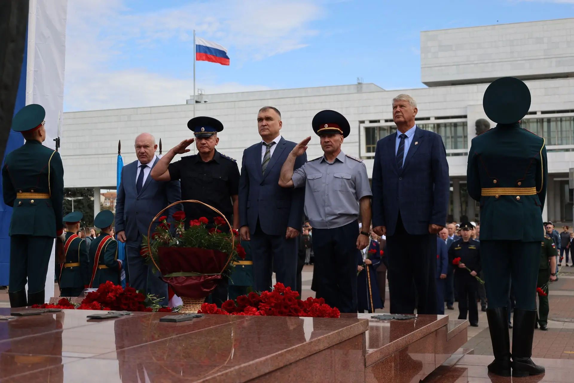Руководство и ветераны УФСИН России по Ульяновской области приняли участие в митинге-ре...