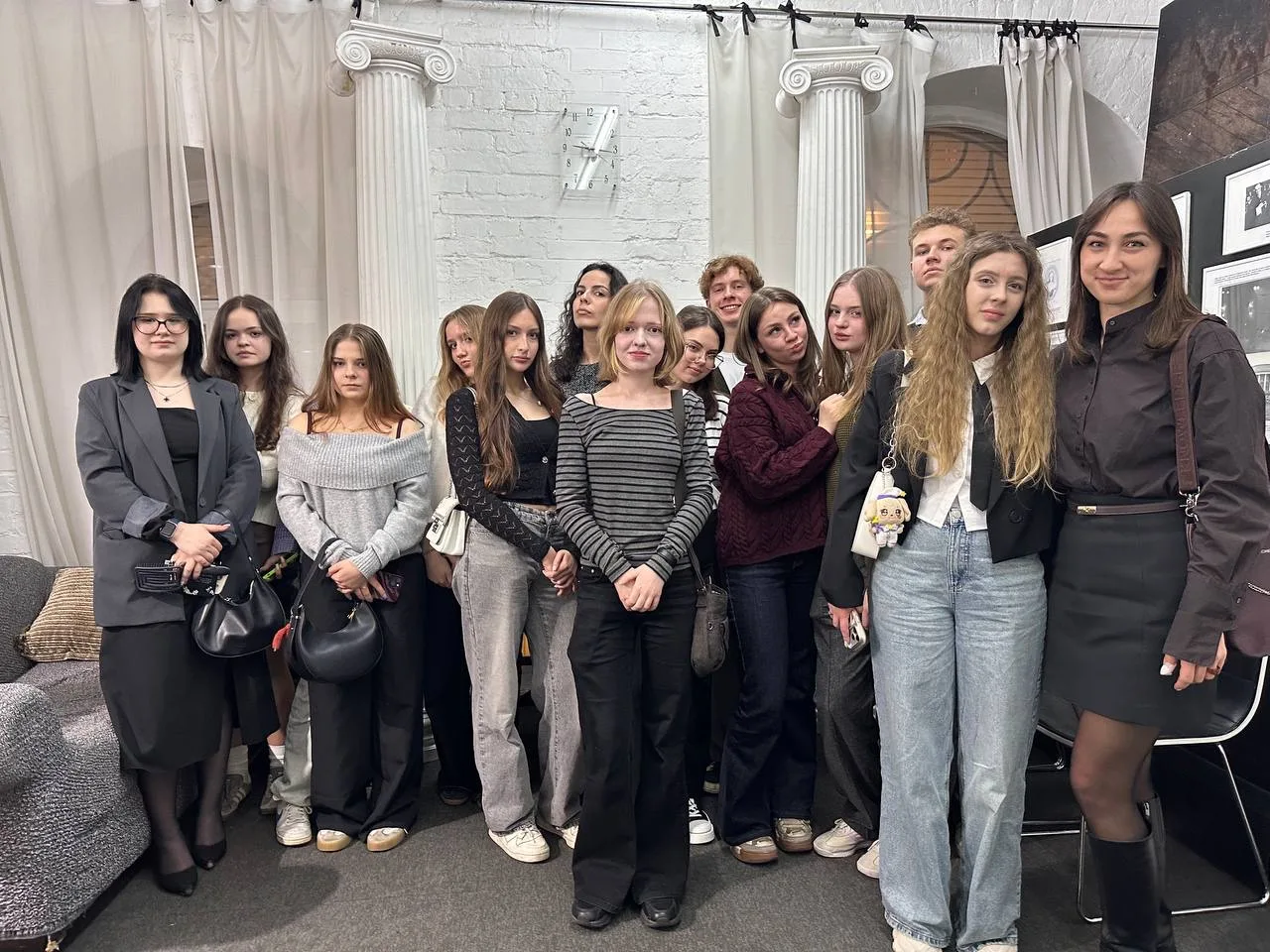 Театральный вечер 🎭  🤗 Во вторник наши ученики 10 класса «А» вместе с классным руководителем Анастас