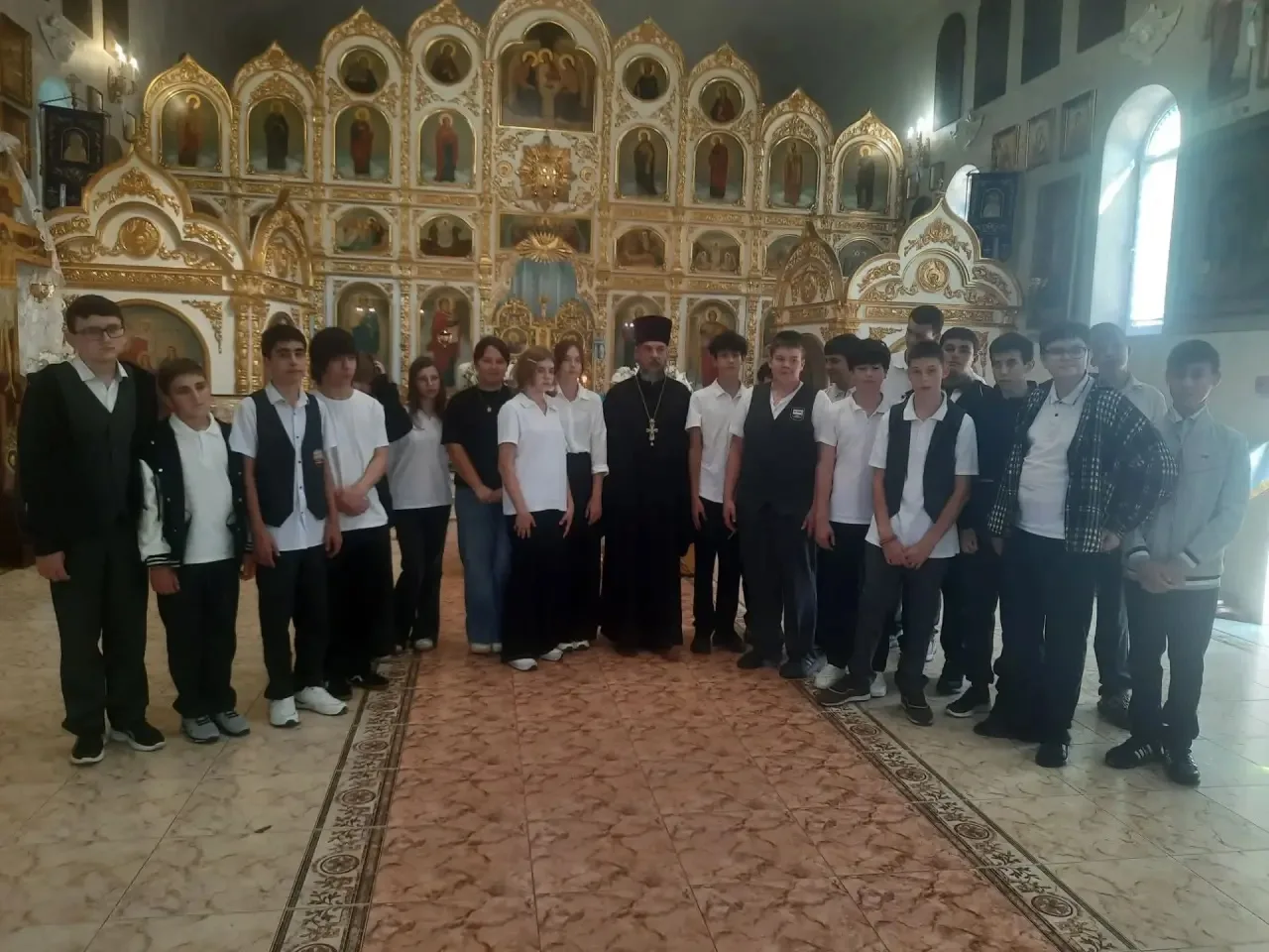🕊️ 25 сентября наши ученики посетили храм Успения Пресвятой Богородицы.