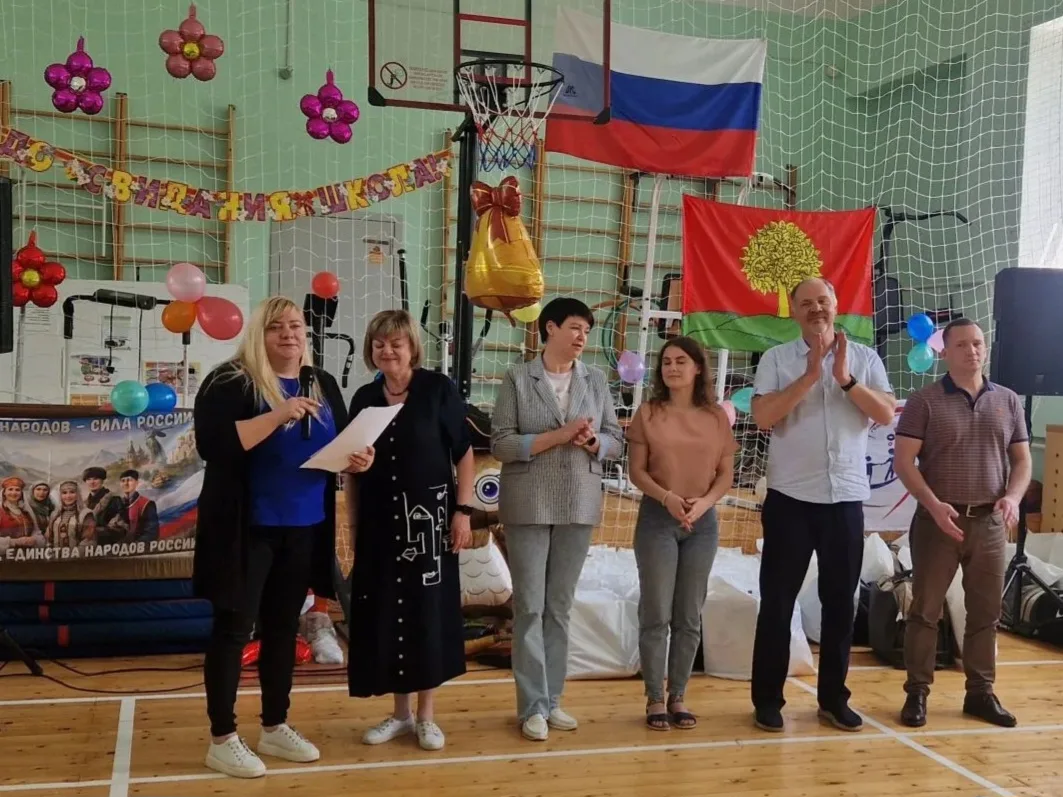 25 мая в школе долгожданные гости, сотрудники ПАО «НЛМК» и фонд «Милосердие» приехали с...
