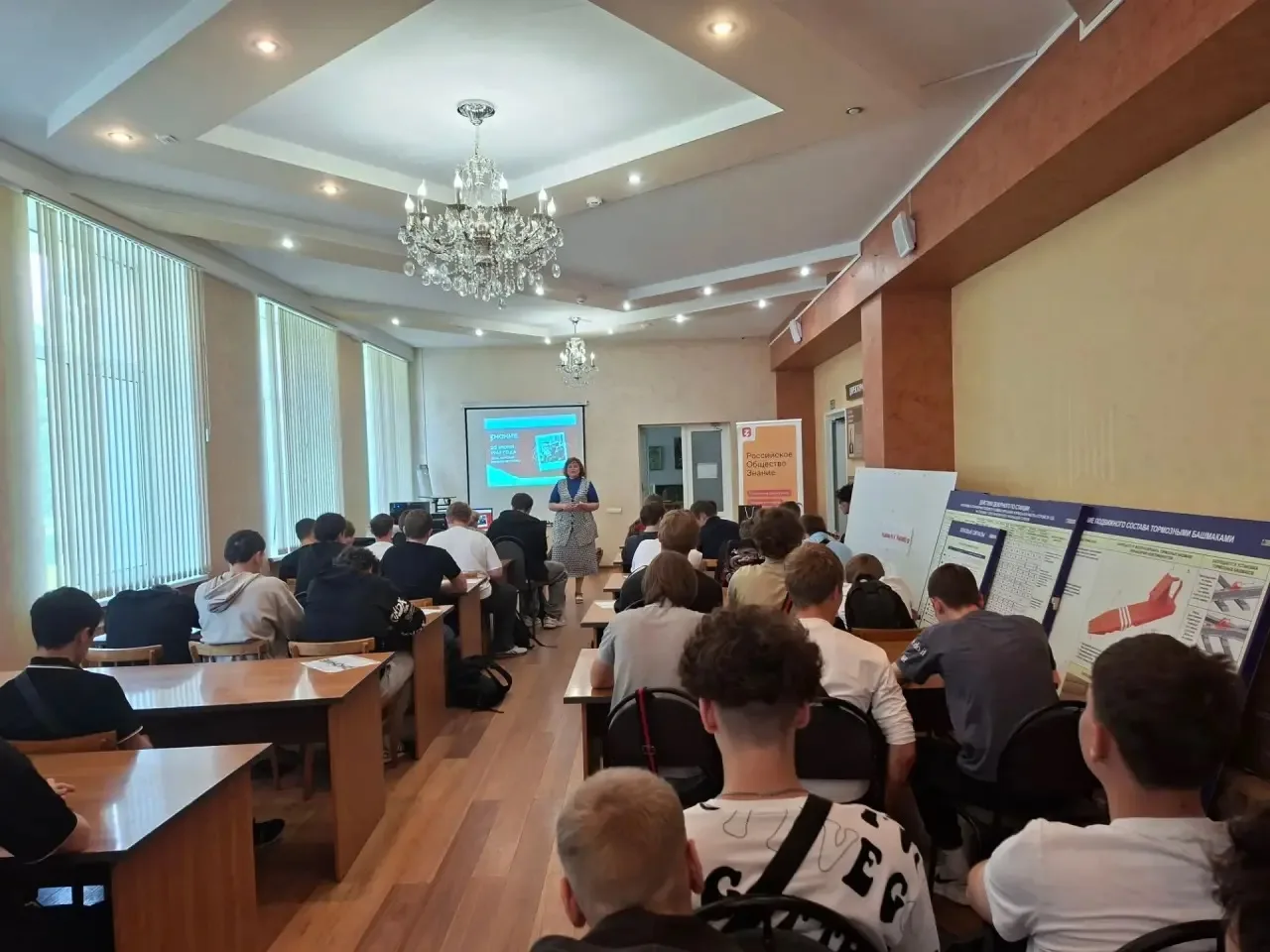 Тема Великой Отечественной войны несколько раз стала мотивом для встреч со студентами колледжа первы