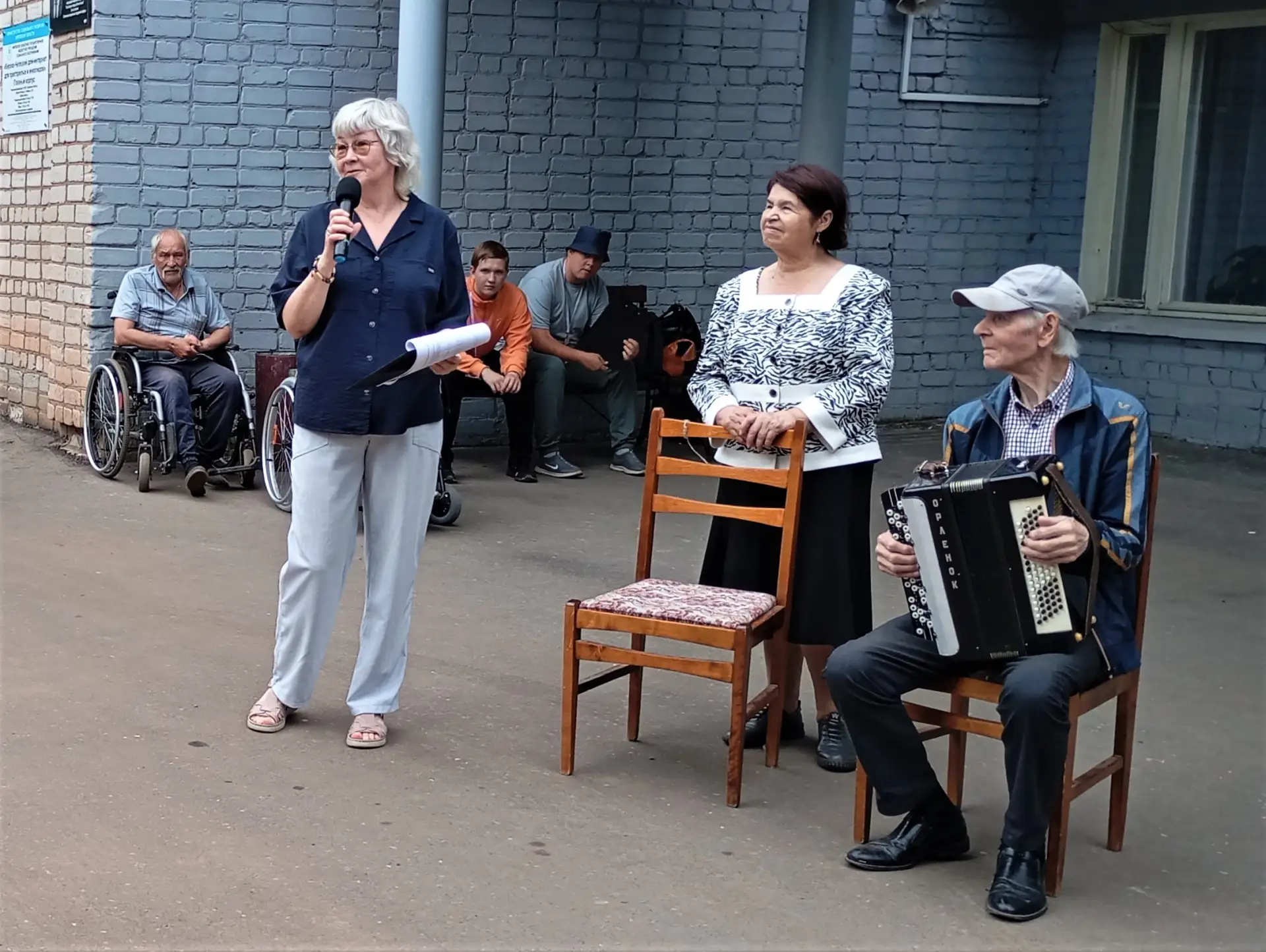 Баян, песни, частушки и море улыбок!

🎶 В нашем доме вновь состоялась встреча с давними друзьями — 