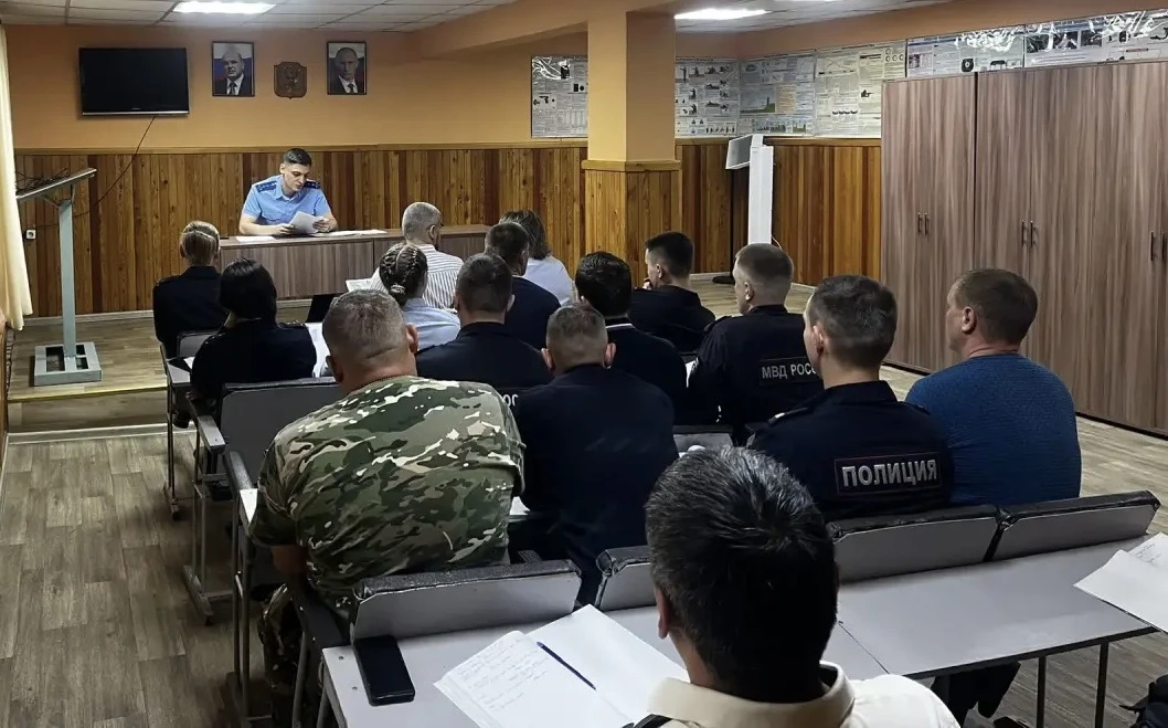 Заместитель Нижнеудинского транспортного прокурора провел лекцию для сотрудников трансп...