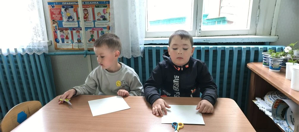 💨 На улице немного ветрено, но ребятам группы "Фиксики" это на руку👍
Потому что сегодня ребята изг