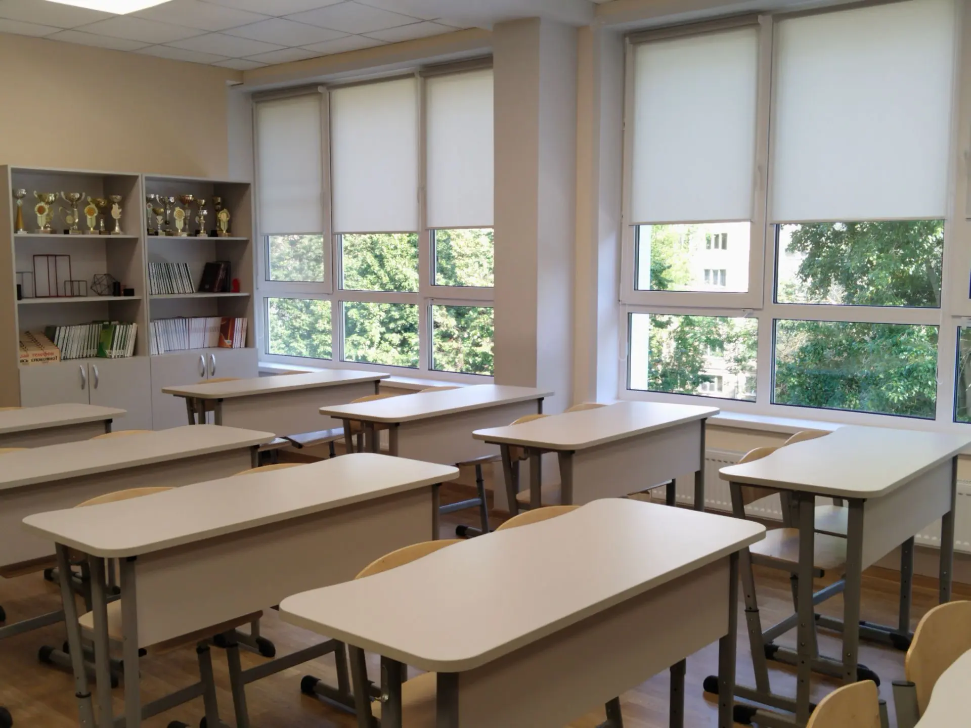 Лицей готовится к новому учебному году.

В классных кабинетах корпуса №1 полным ходом идет установка