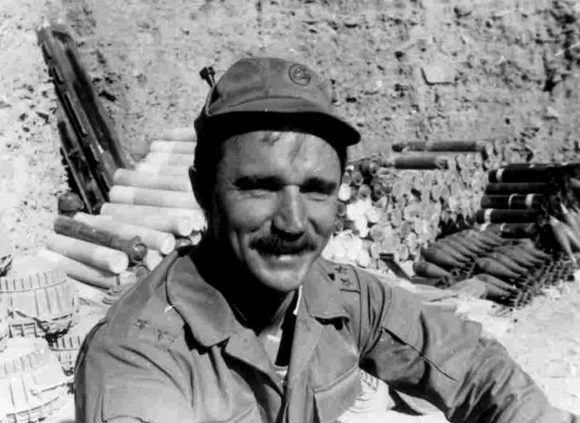Герой Советского Союза полковник Валерий Александрович Востротин, командир 345-го отдел...