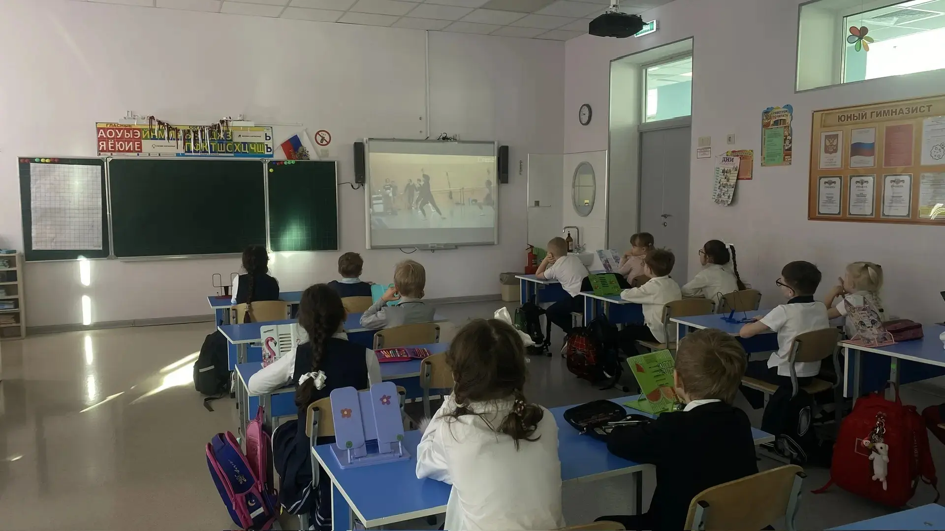 🎭 В понедельник на первом уроке в Видновской гимназии прошло традиционное занятие #разговорыоважном.