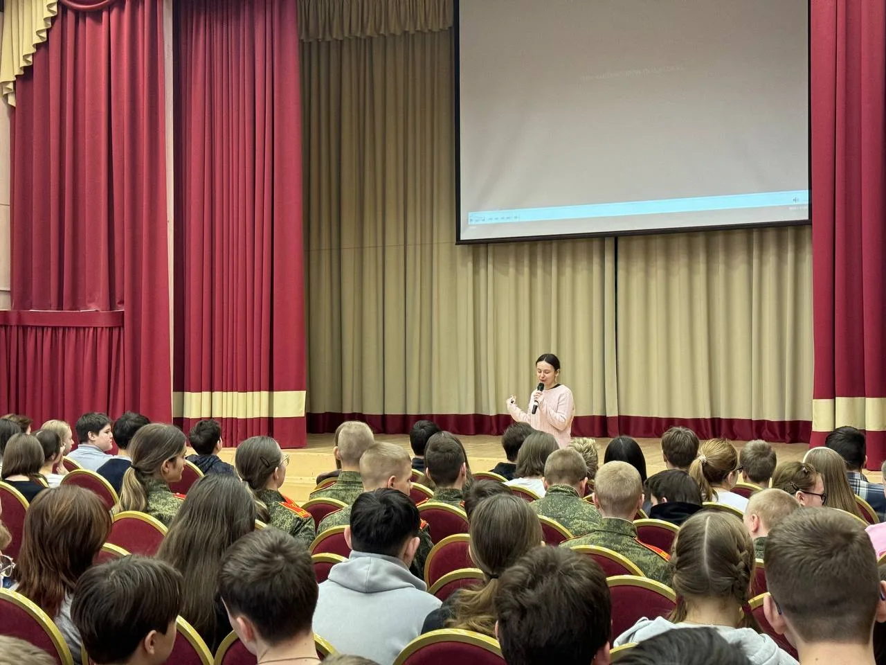 🏆 Неделя мужества. Мастер-классы и кинопоказ  В нашей школе продолжается неделя мужества, на которой