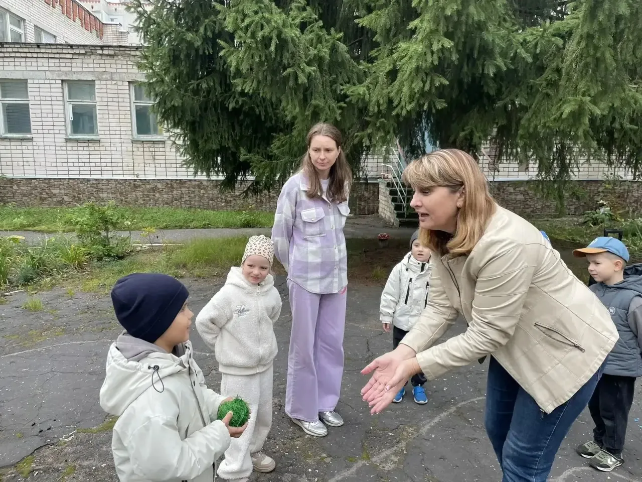 Педагог-психолог Наталья Геннадьевна и музыкальный руководитель Лия Алексеевна приходил...