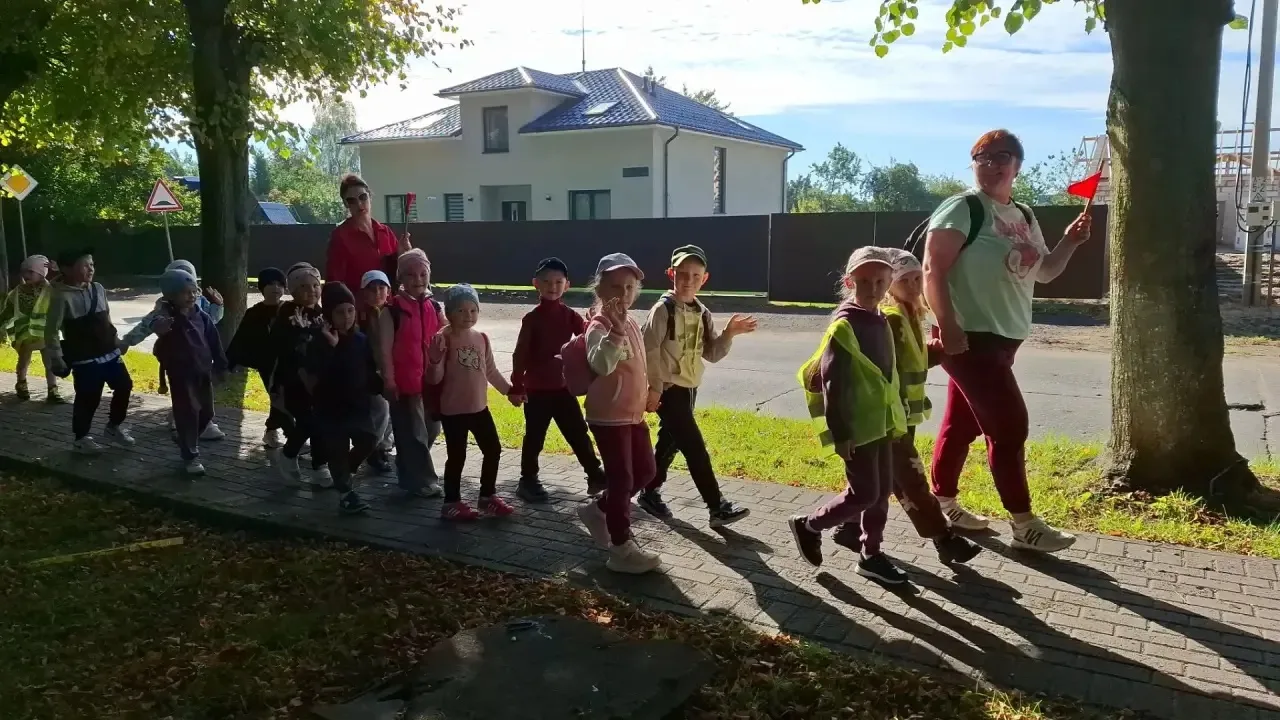 🎒 Поход группы «Бабочки»: шагаем, смотрим, узнаём! 😍