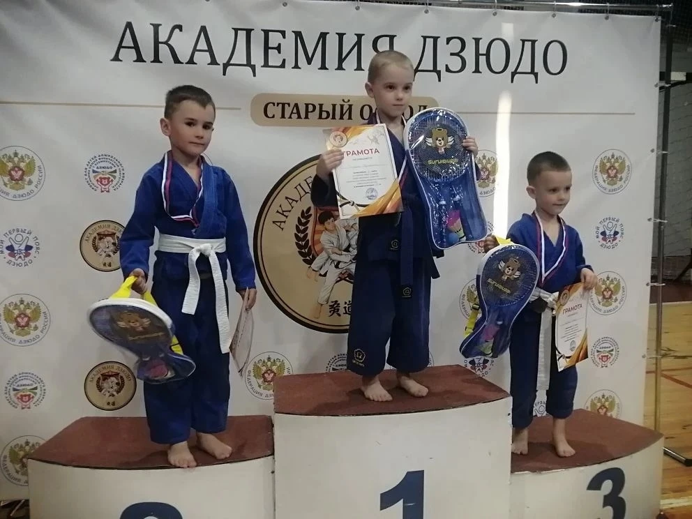 Продолжаем делиться новостями с открытого ковра по дзюдо среди мальчиков и девочек, посвященному меж