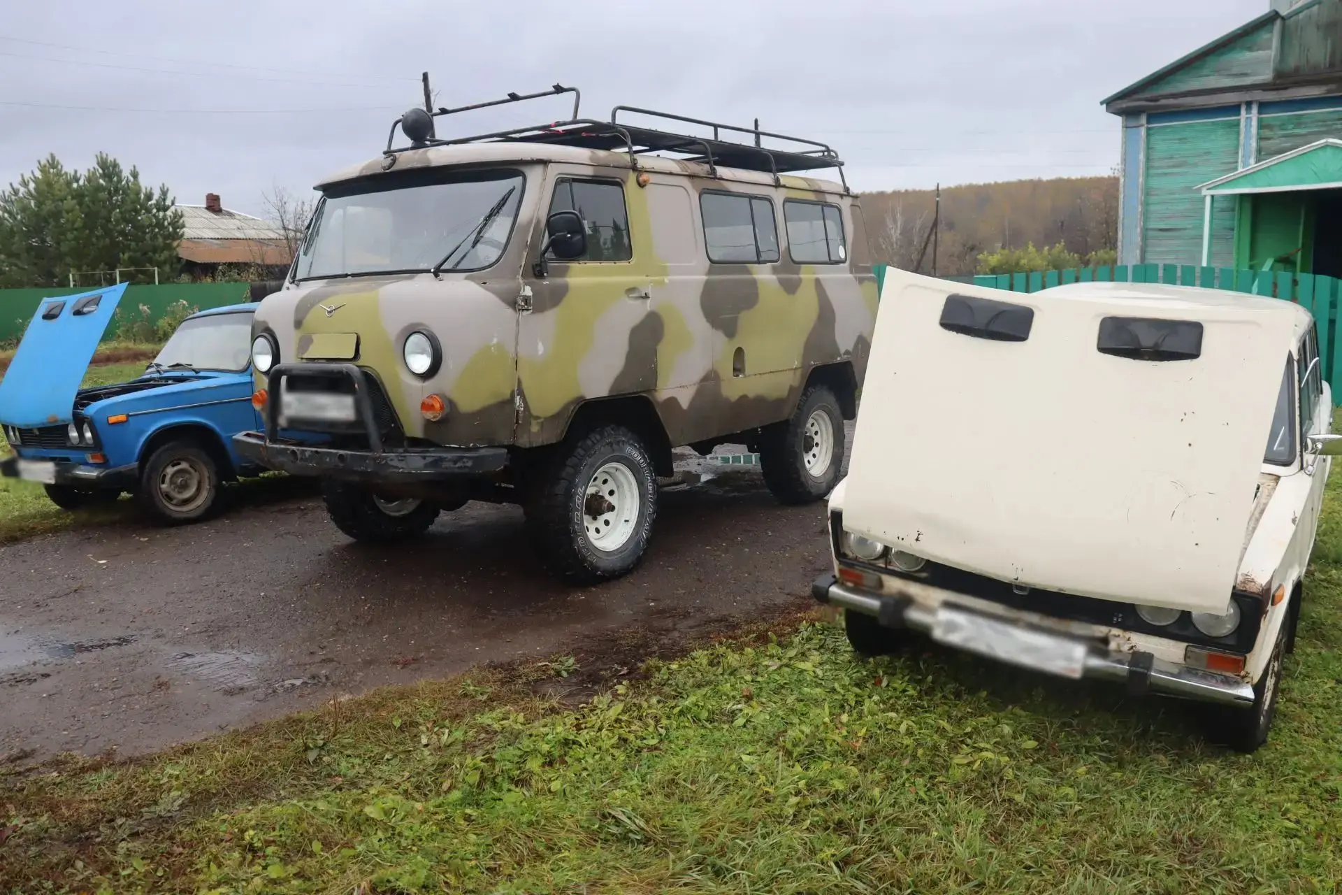 Освятили машины для бойцов