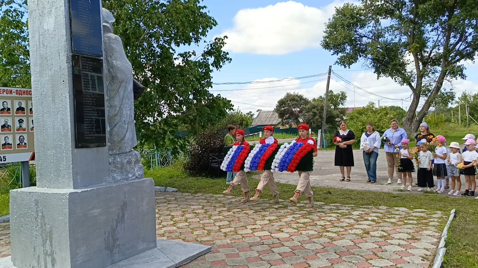 Память поколений: юнармейцы отряда "Искра" с. Прохоры почтили героев Приморья