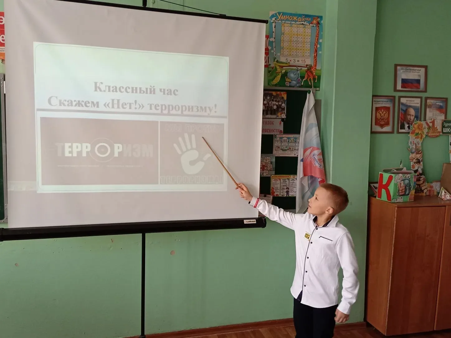 13 апреля во 2 «В» классе прошёл классный час под девизом: «Нет терроризму и экстремизму!» 🙅 ✨В дост