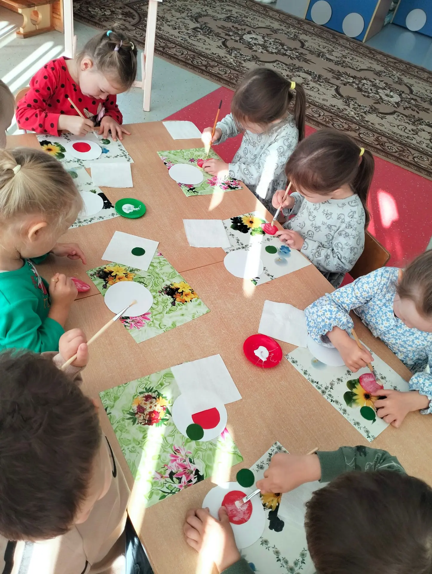 🖌️Это замечательное событие! Первый опыт аппликации для малышей — это всегда маленькое...
