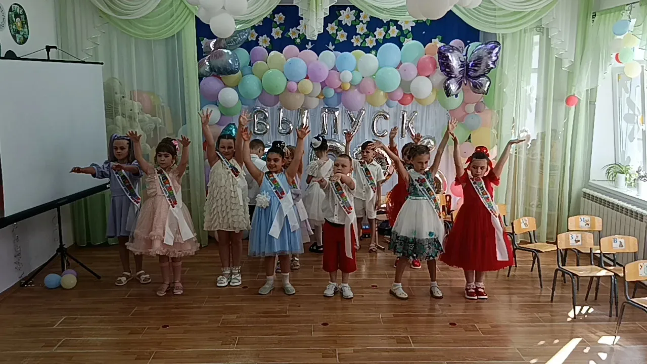 🌟🎉 Выпускной бал! 🎉🌟

Сегодня мы с гордостью отправили  выпускников в новый этап их жизни! Эти г