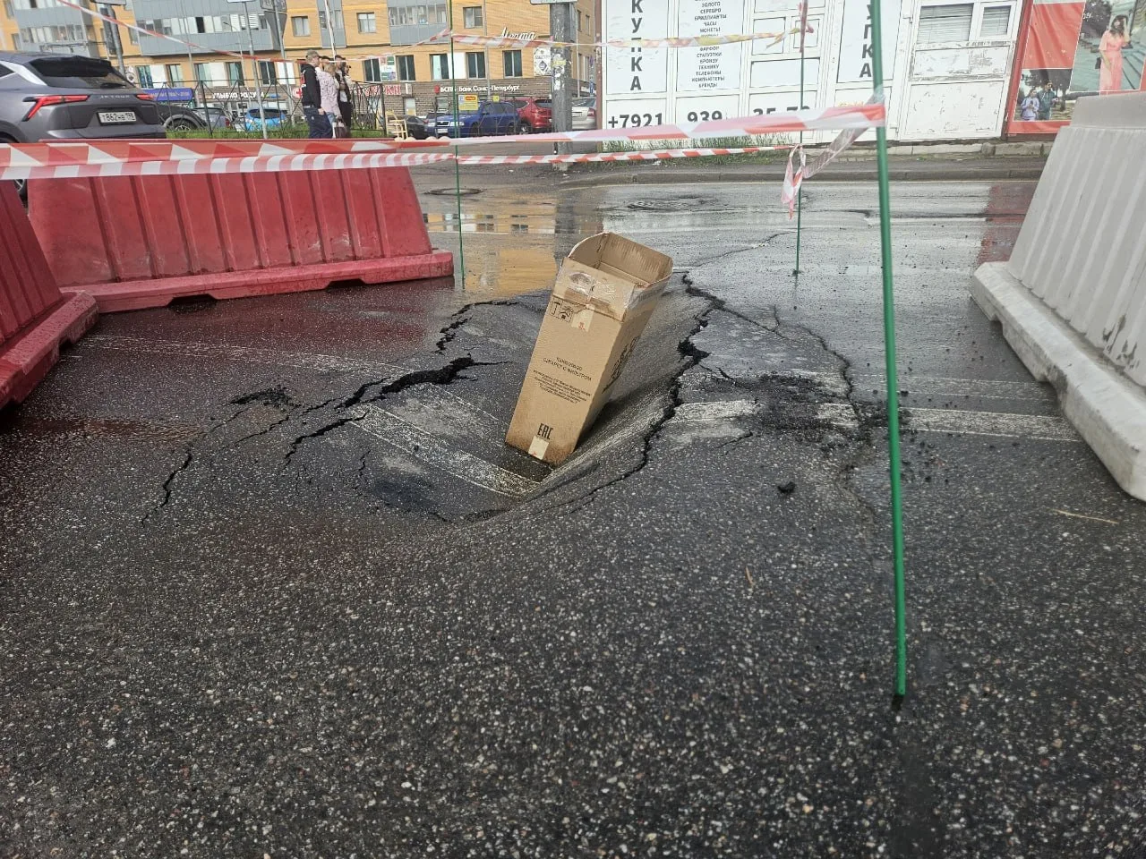 На Привокзальной площади открывается портал в иное измерение 🙂
