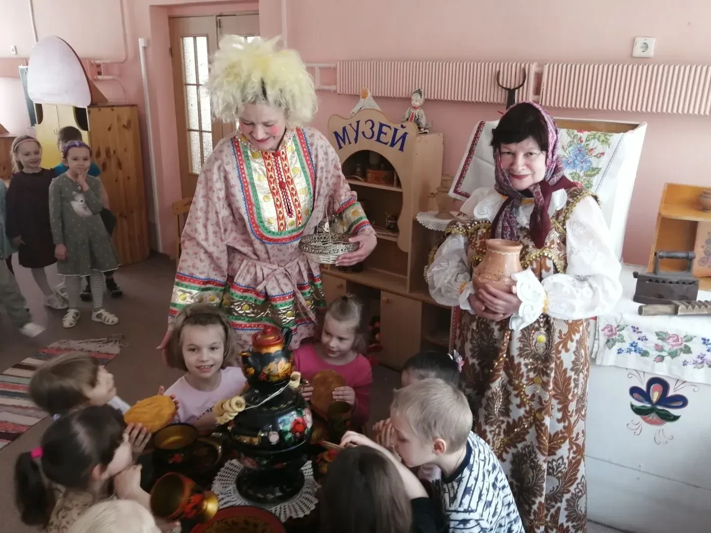 В дошкольных группах прошла тематическая неделя "В мире предметов".  Ребята погрузились в мир предме