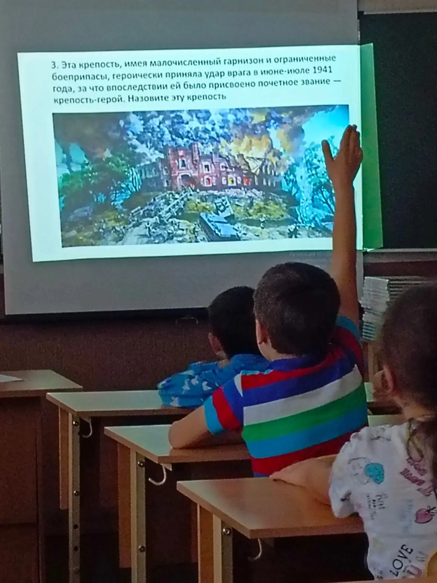 Сегодня, 22 июня, в День Памяти и Скорби , в пришкольном лагере Радуга прошли торжественные мероприя