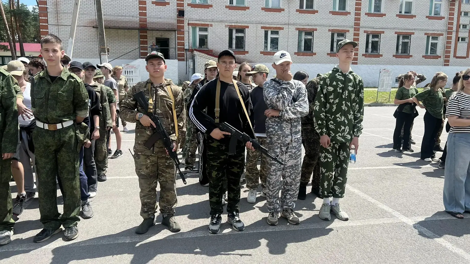 Учащиеся МБОУ Орловская СОШ проходят уроки огневой подготовки в лагере «Авангард»

Участники  смены 