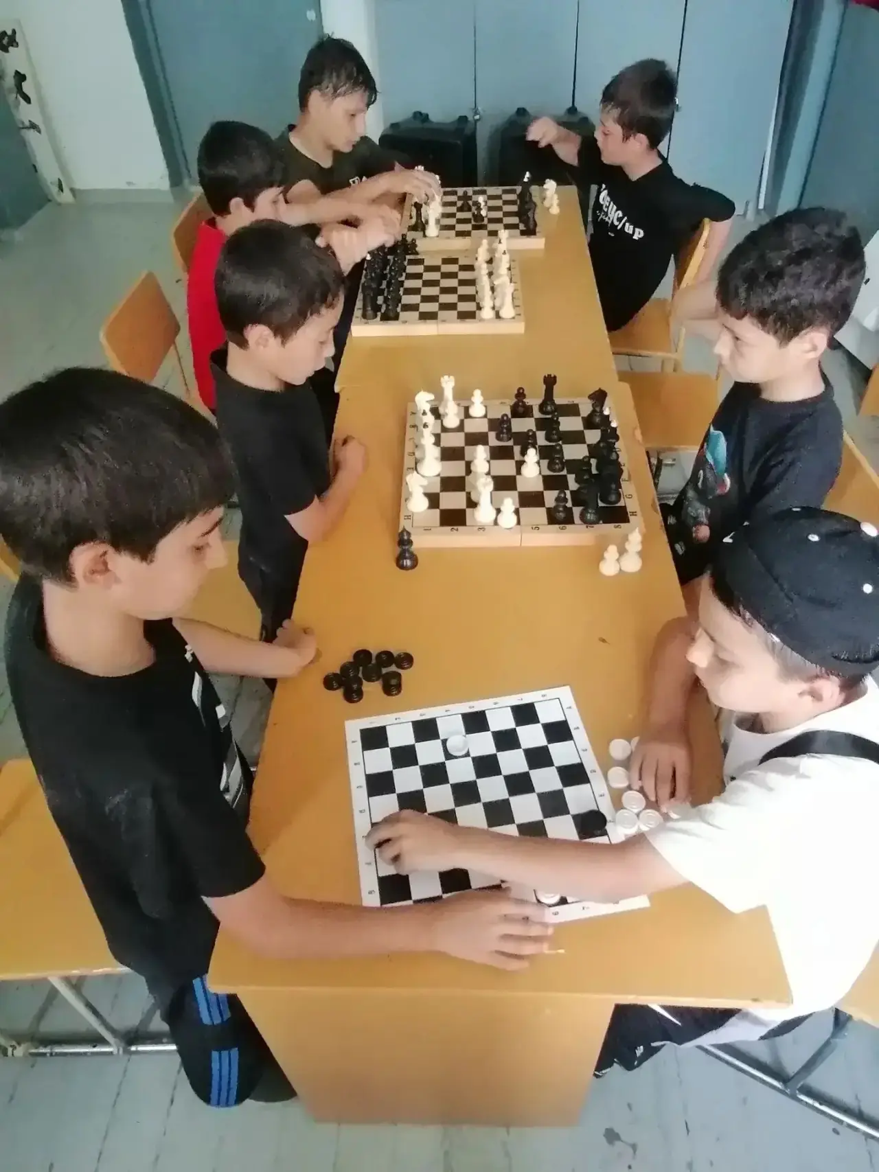 🔥 Сегодня в нашем лагере царила атмосфера интеллектуальных баталий! ♟️ Кружок шахмат п...