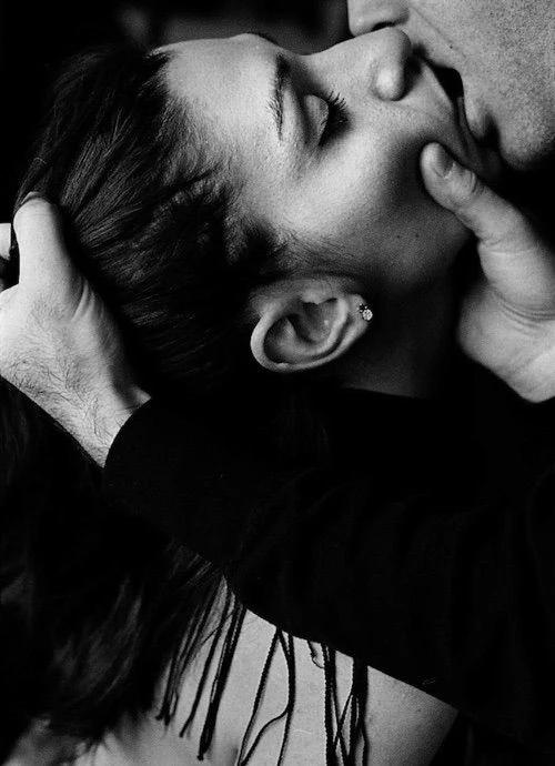 Мой вечер начинается с тишины. Одиночество — это не приговор, а время, когда можно чест...