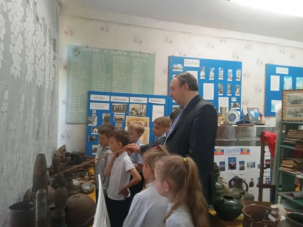 🏰 Международный день музеев: экскурсия в школьный музей! 🏰