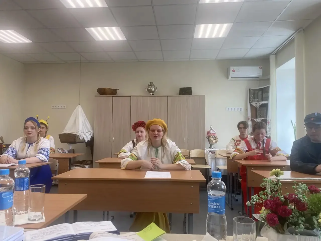 Сегодня наши неугомонные творцы — студенты очного отделения специальности Народное художественное тв