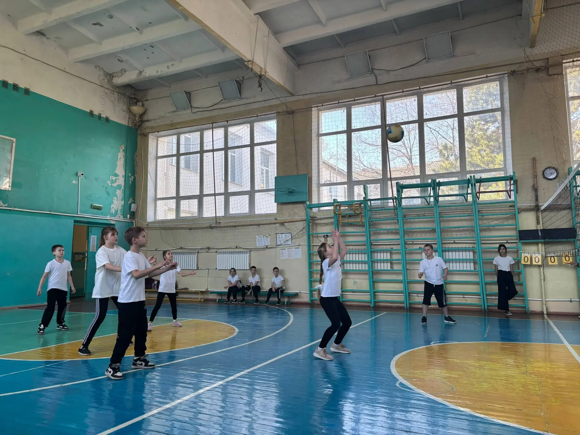 Наши юные спортсмены! 🏐  📌11 марта на базе школы № 12 города Симферополя прошёл Муниципальный этап с