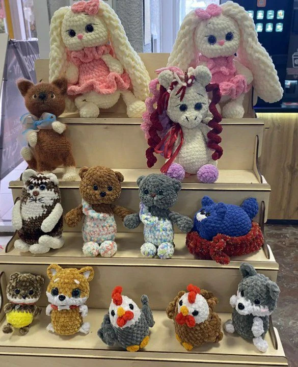 ✨🧶 «Добрых рук мастерство»: в фойе РДК состоялась выставка, посвященная Дню пожилого ч...