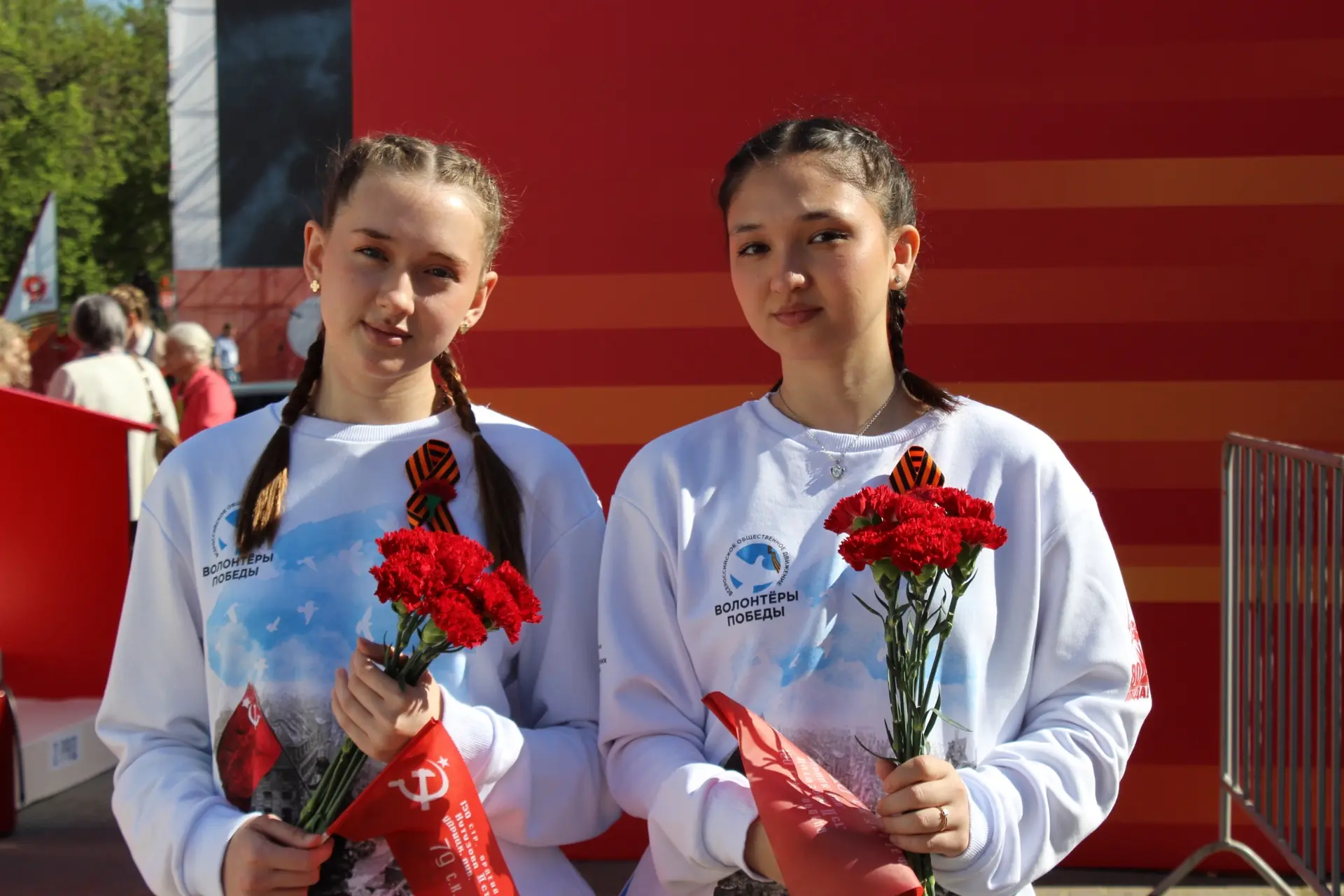День Победы — в регионах!  ⚡️Возложение цветов к мемориалу «Скорбящая мать» прошло на Соборной площа