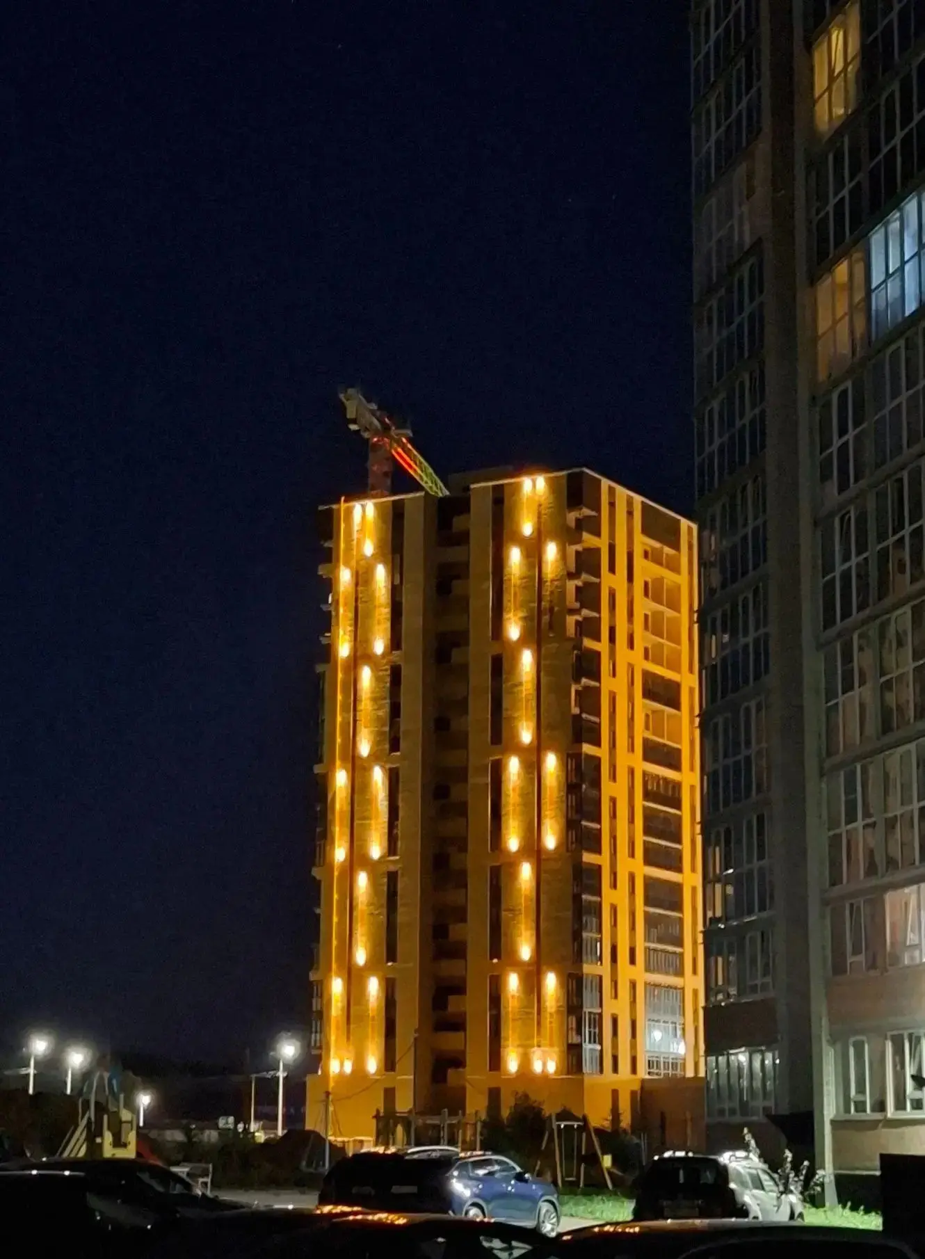 Красивая подсветка у новых домов в Зашекснинском.
