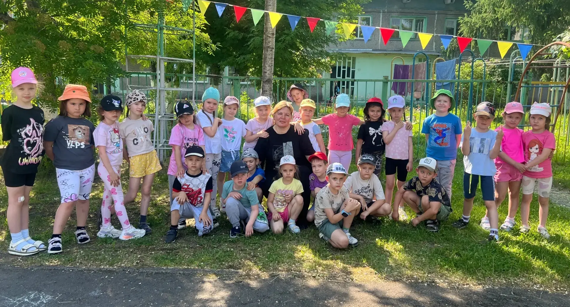 Крепкая дружба начинается с улыбки😀, а также весело и спортивно
💪
В нашем детском саду царила по-н