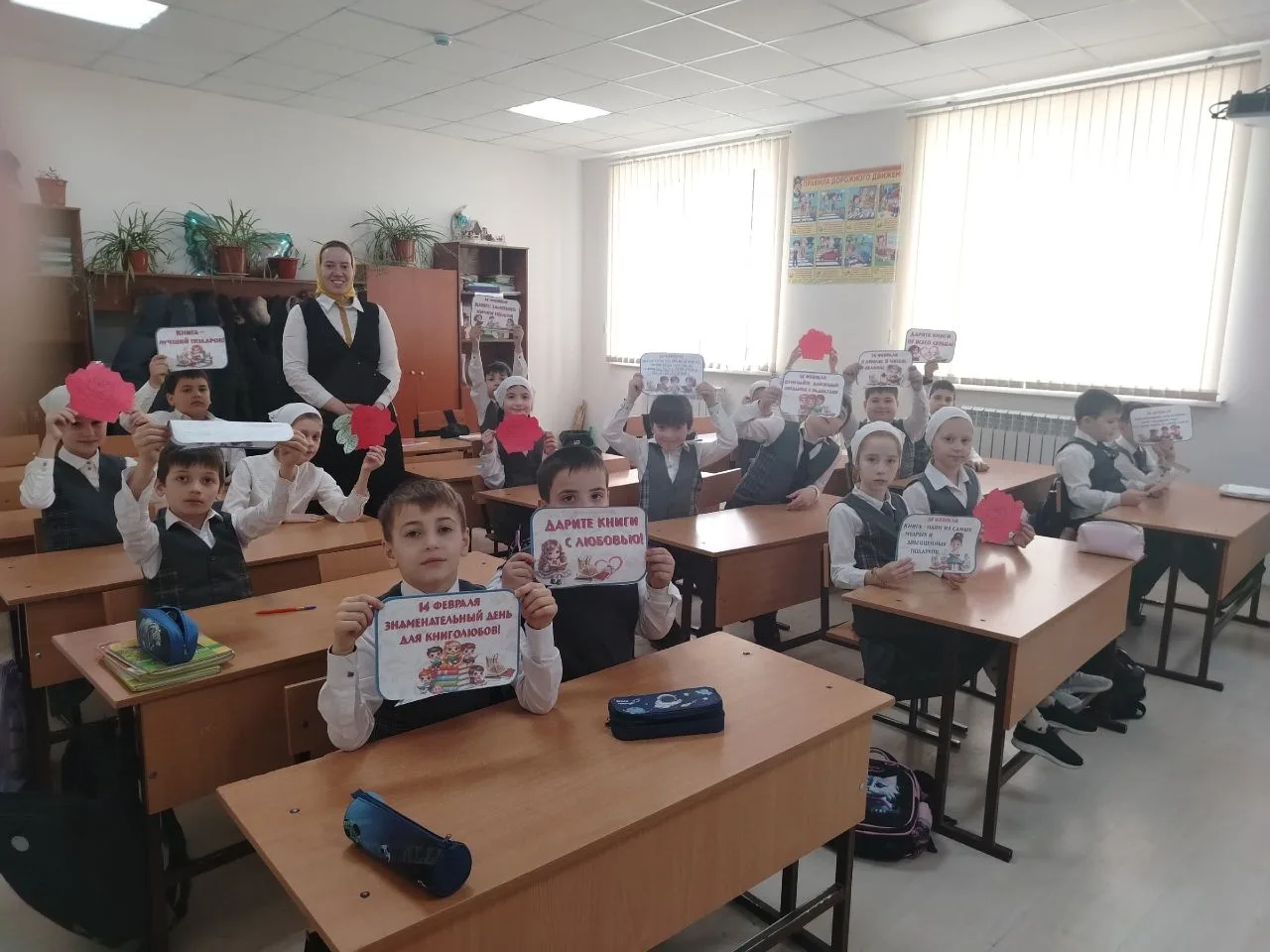 Под руководством советника директора по воспитанию и взаимодействию с детскими общественными объедин