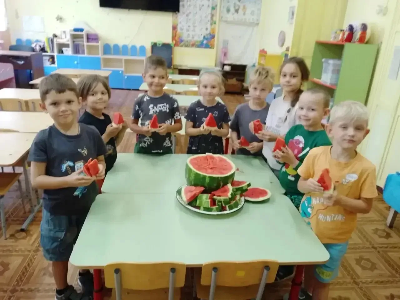 День арбуза - неофициальный международный праздник, который отмечают в начале августа. ...