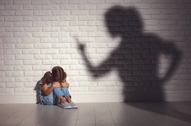 В Старобешевском районе, мать пыталась задушить свою 4-летнюю дочь в кроватке
