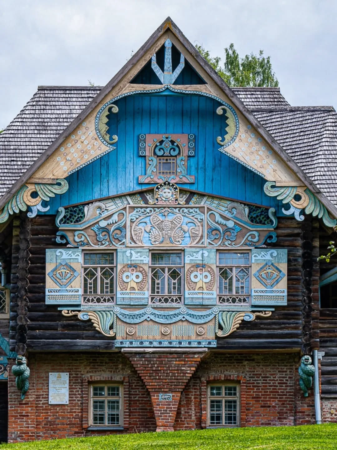 🏡 Теремок с драконами и русалками: необычная усадьба под Смоленском

Говорят, лучшие места выглядят