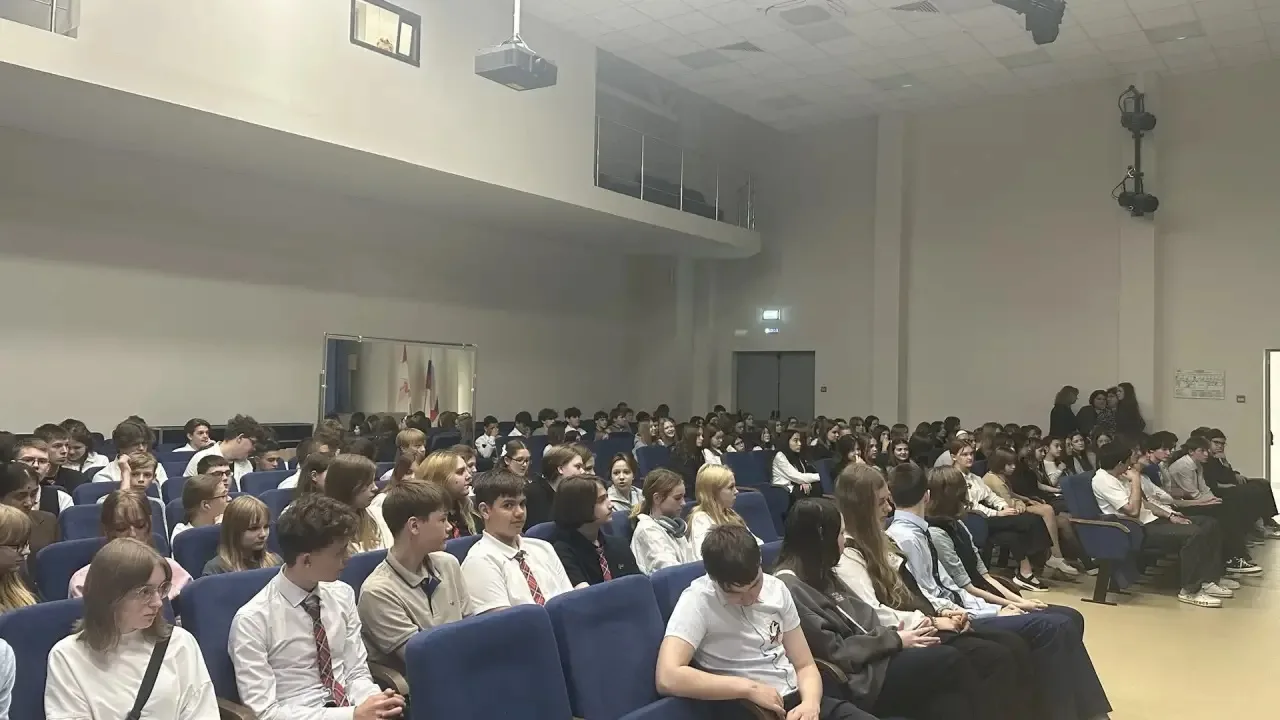 И снова о безопасности!  🛡️ В преддверии летних каникул – комплексная беседа о безопасности в сети и