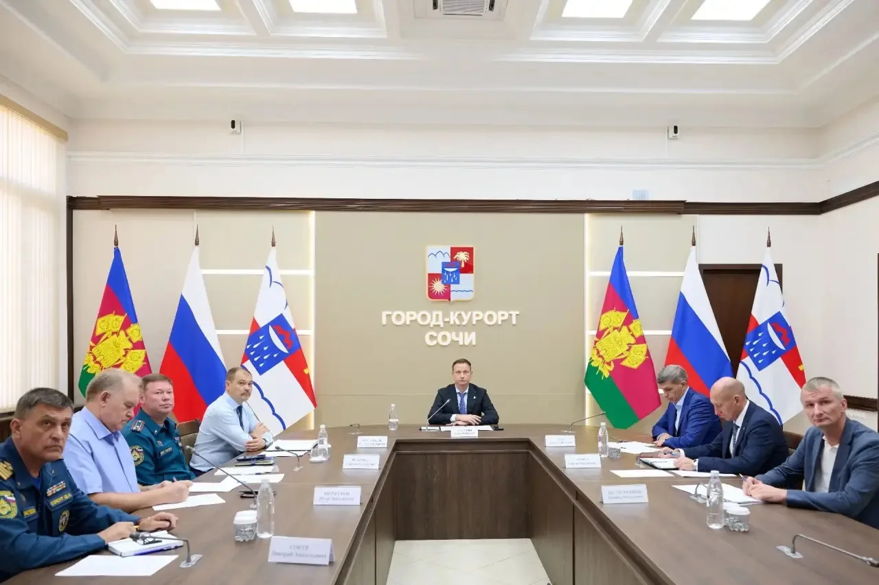 📍 В связи с ухудшением погодных условий провёл заседание комиссии по предупреждению и ...