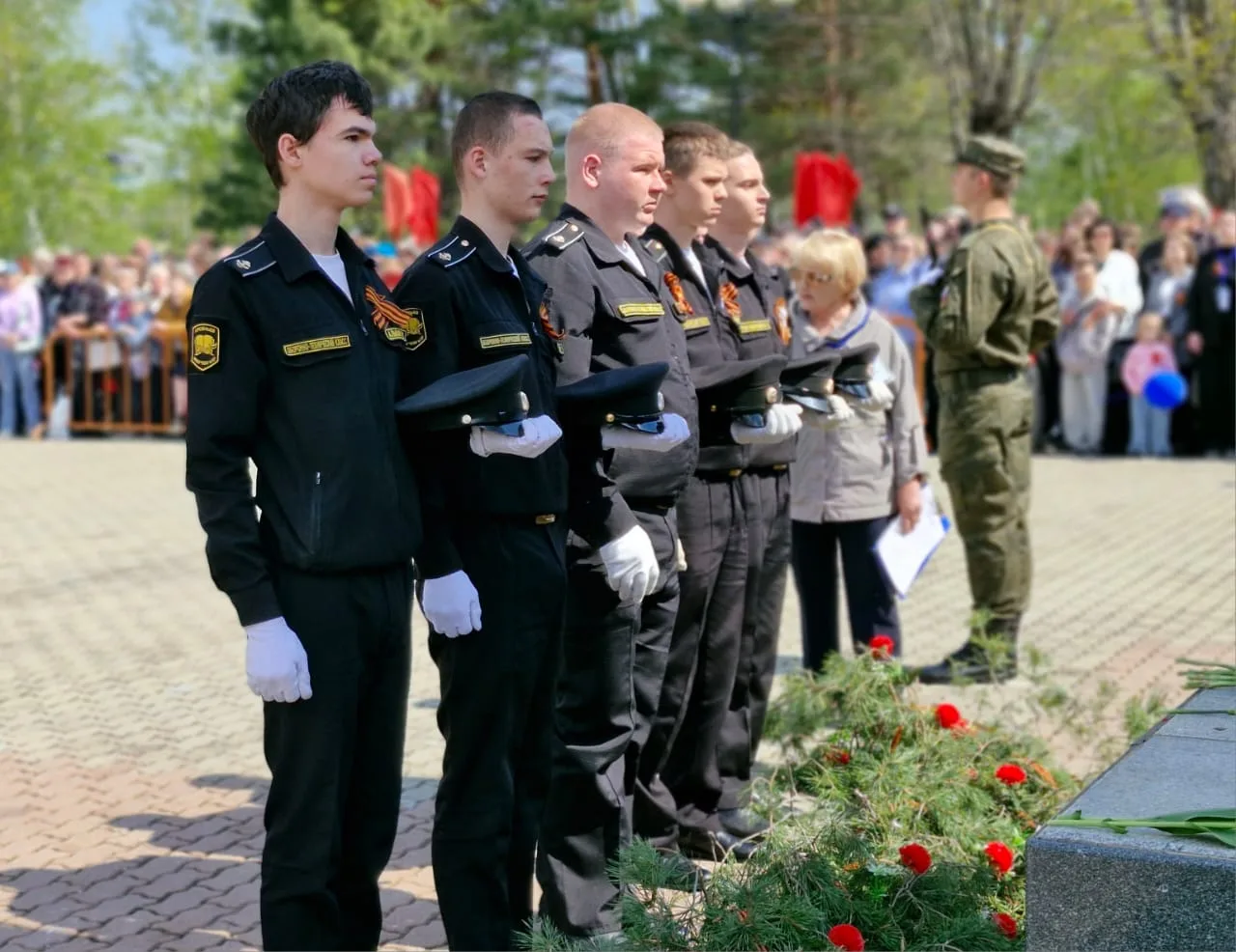 Арсеньев отмечает День Победы!  Жители города приняли участие в митинге-реквиеме, посвящённом 81-й г