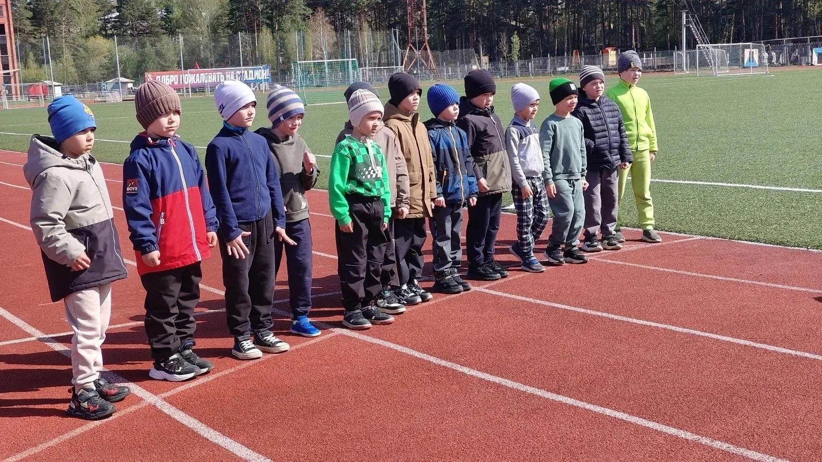 🏃 Сегодня на стадионе "Янтарь" для ребят подготовительной к школе группы №7 прошел легкоатлетически