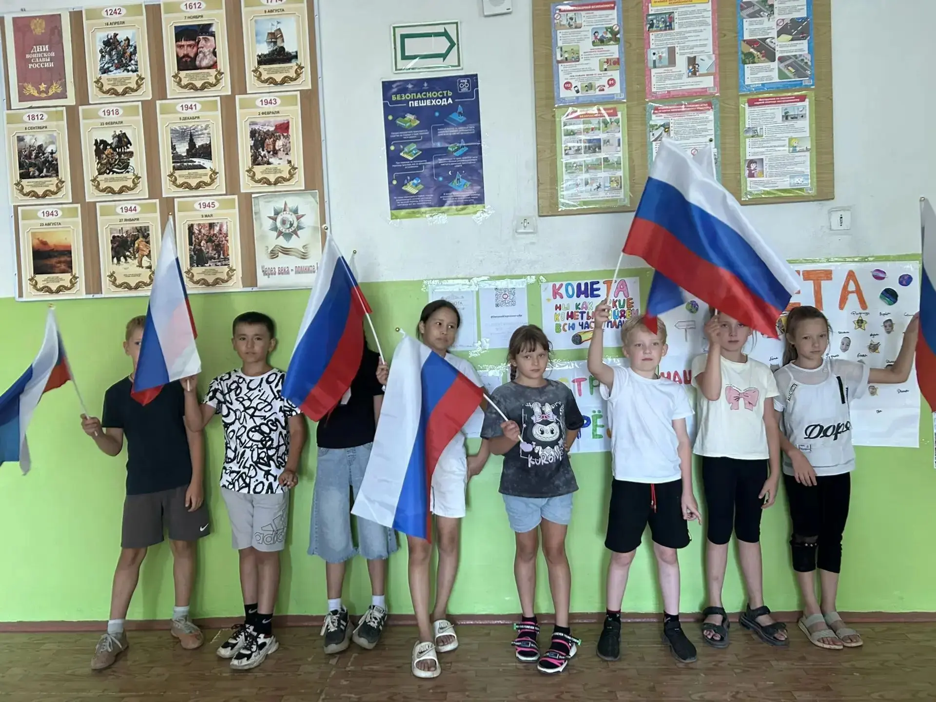 ФЛЕШМОБ С ВОЖАТЫМИ: ДЕНЬ РОССИЙСКОГО ФЛАГА 🇷🇺💃