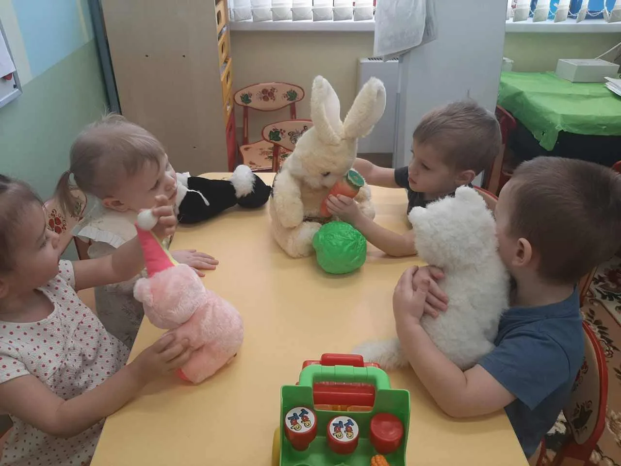 ПОИГРАЛИ? 
НА МЕСТО УБРАЛИ!

В нашем дошкольном корпусе для малышей прошёл познавательный досуг «Что