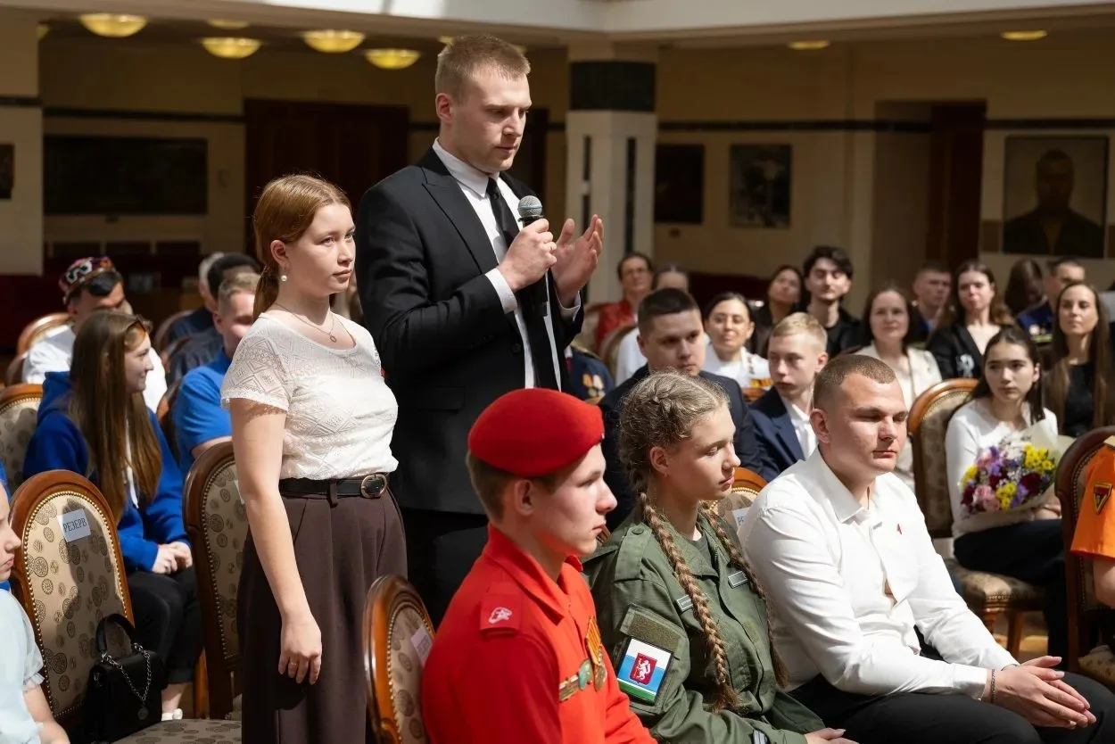 ⚡️Губернатор Свердловской области Денис Паслер провел встречу с молодежью!

В центре внимания — вопр