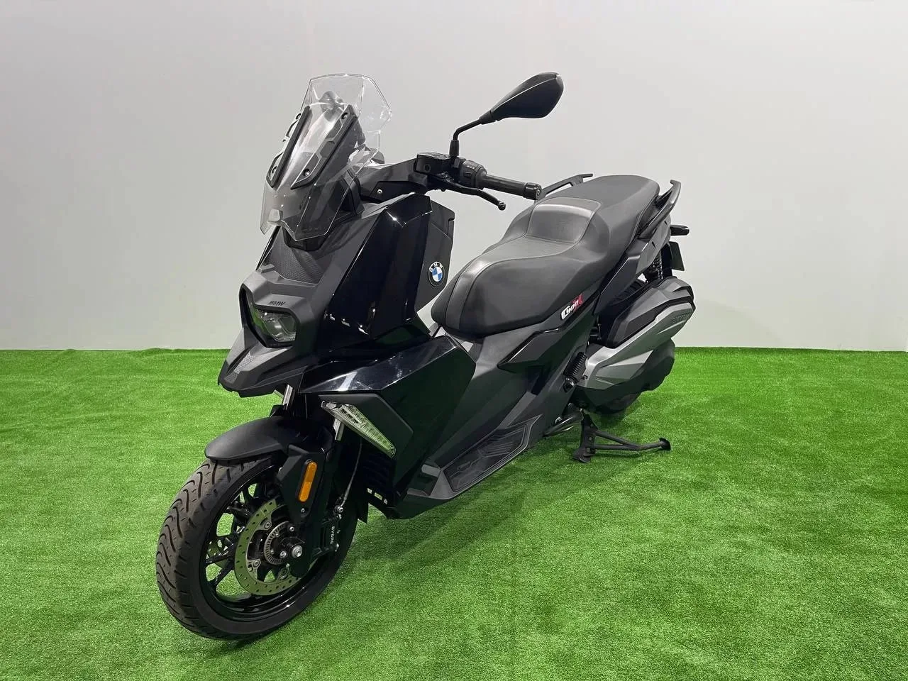BMW C400X в наличии во Владивостоке  Характеристики:  - 2019 год - объем 350 см3 - Аукцион AUCNET - 