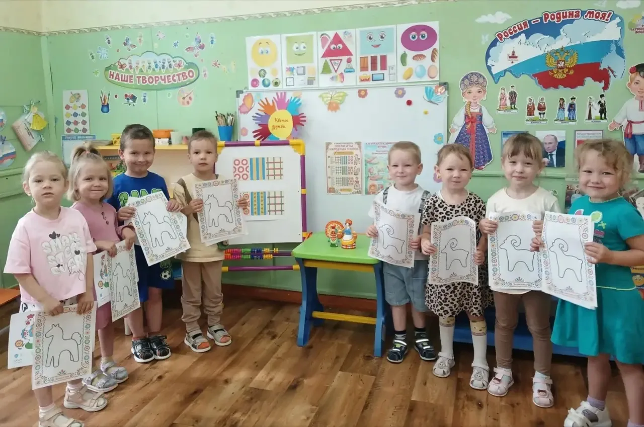 "Занятие по декоративному рисованию во второй младшей группе"