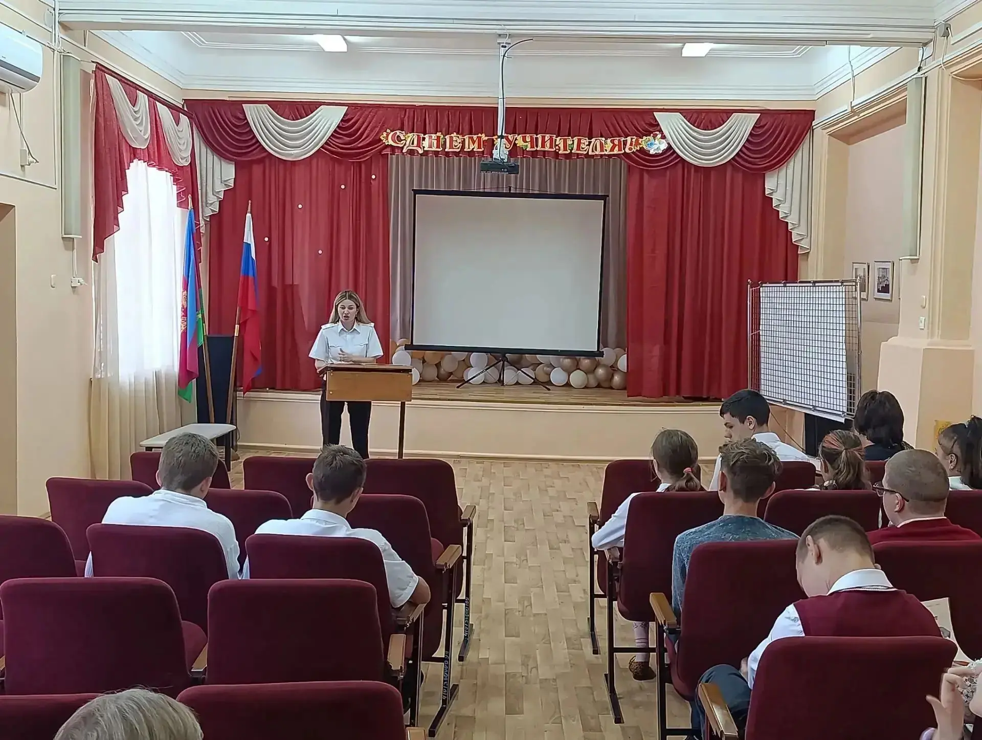 👮‍♀️ О безопасности — не только на уроках.